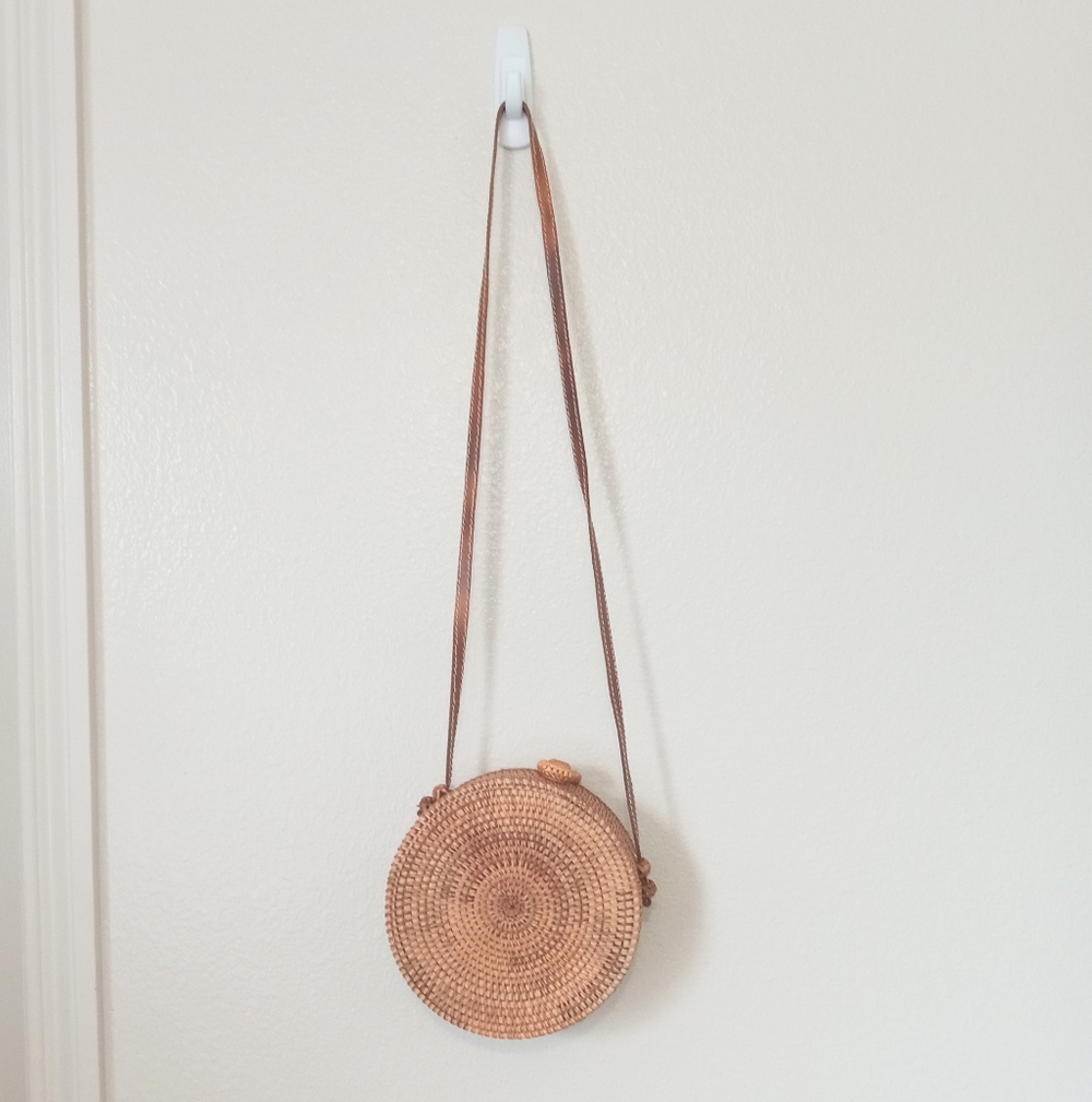 Woven Rattan Handmade Circular Brown Crossbody Shoulder Bag - Picture 4 of 8